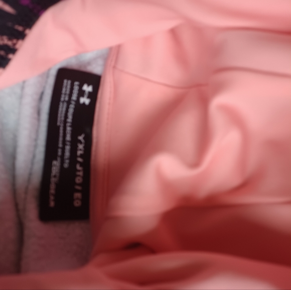 Under Armour hoodie size youth xlarge - Picture 3 of 3